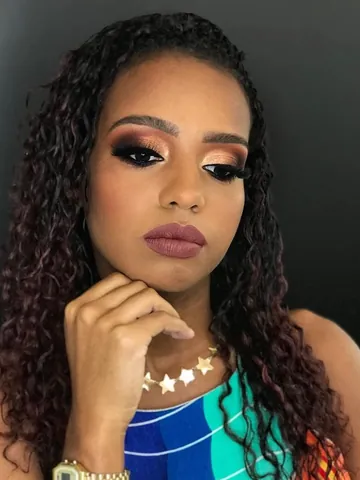 Esfumado marrom em pele negra